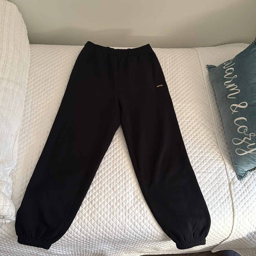 Aritzia Mega Fit Cozy Fleece Sweatpants Size Small